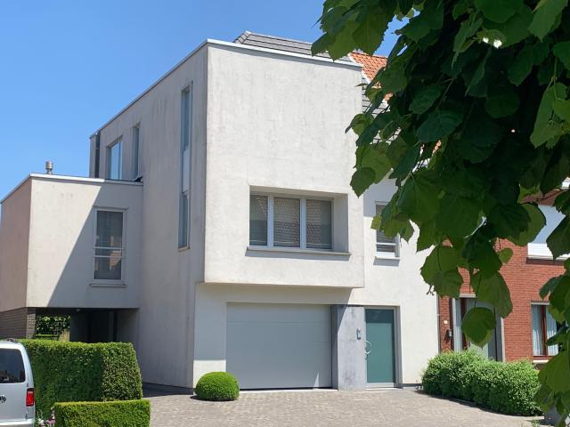 luxueuze woning te huur in residentiële wijk in zwevegem