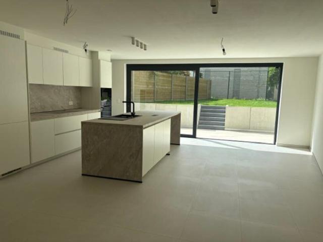 LUXUEUZE NIEUWBOUWWONING MET 4 SLAAPKAMERS, GARAGE EN TUIN