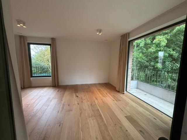 LUXUEUS NIEUWBOUWAPPARTEMENT MET SLAAPKAMER, BUREAU EN RUIM TERRAS