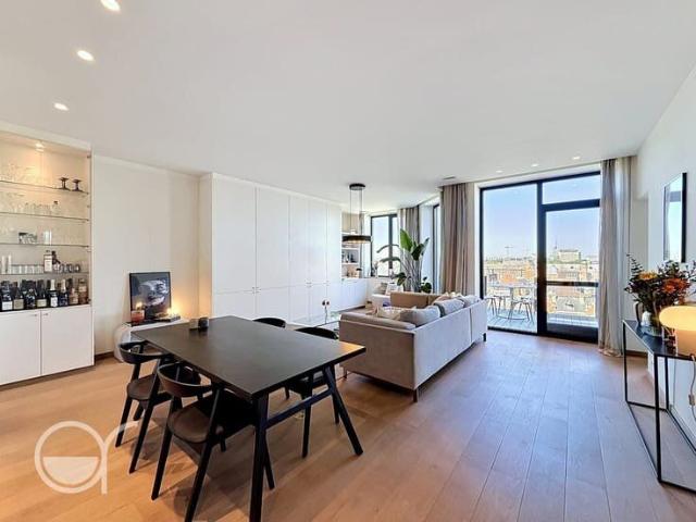 Luxueus afgewerkt 2 slaapkamerappartement met ruim terras