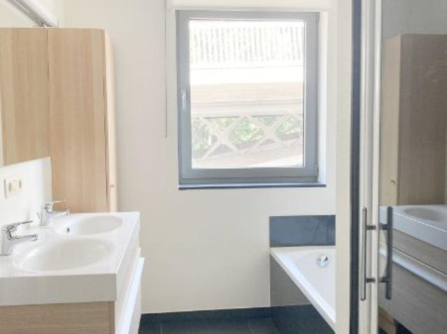 Luxueus appartement met 2 slaapkamers en staanplaats