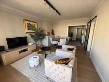 Luxueus appartement met zijdelings zeezicht op de Markt/het Wapenplein van Oostende