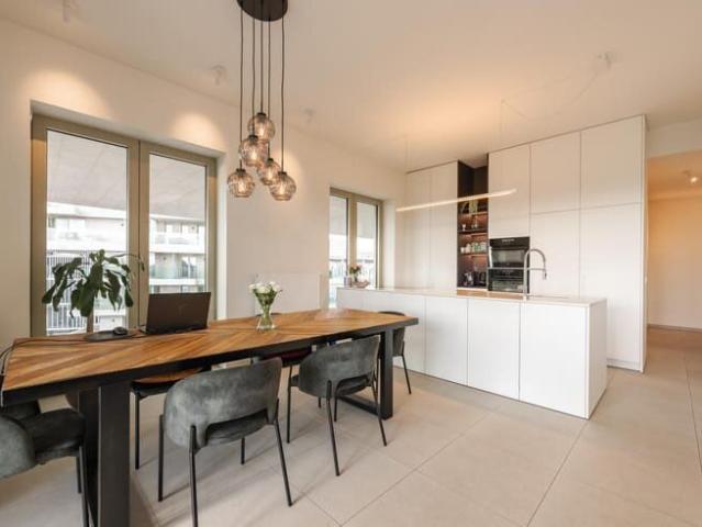 Luxueus appartement met prachtig uitzicht TE HUUR– Zuider.
