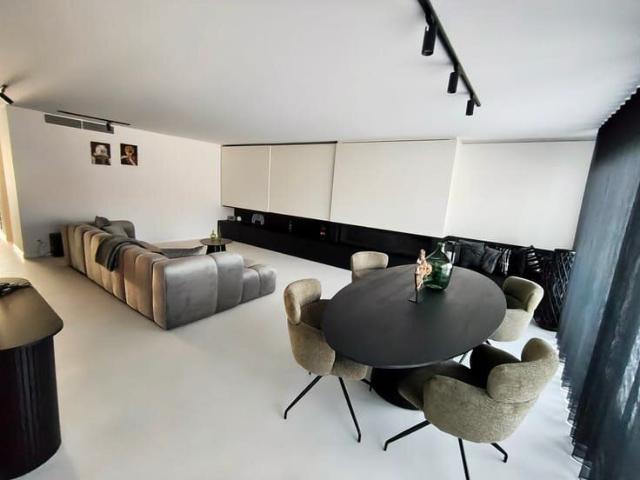 Luxueus gerenoveerd appartement te huur – Centrum Temse