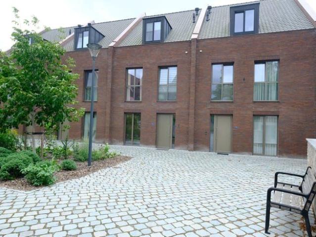 luxueus ingerichte woning met 3 slaapkamers in het gezell.