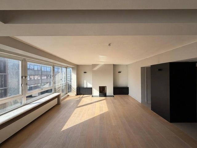 Luxueus twee slaapkamer appartement met inbouwkasten en balk