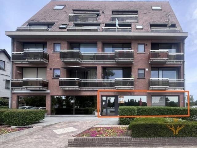 Luxueus, vernieuwd appartement met uniek zicht op Donkmeer