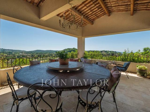Luxueuse villa de 7 chambres avec vue panoramique pour une g. 305m² Châteauneuf Grasse