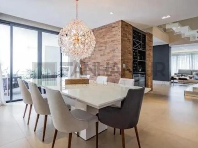 Luxuosa mansão de 4 quartos e 4 suítes no Jardim Europa, São Paulo SP: 5 salas, 6 banheiros, 4 vagas