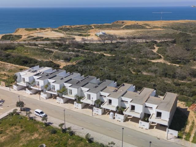 Luxuosa Moradia Germinada T3+1 com Vista Mar em Sagres