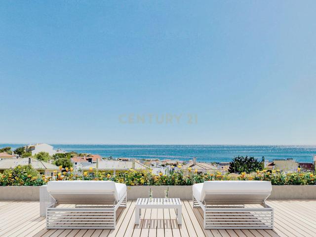 Luxuosa Moradia em Condomínio com Extraordinária Vista Mar em Cascais