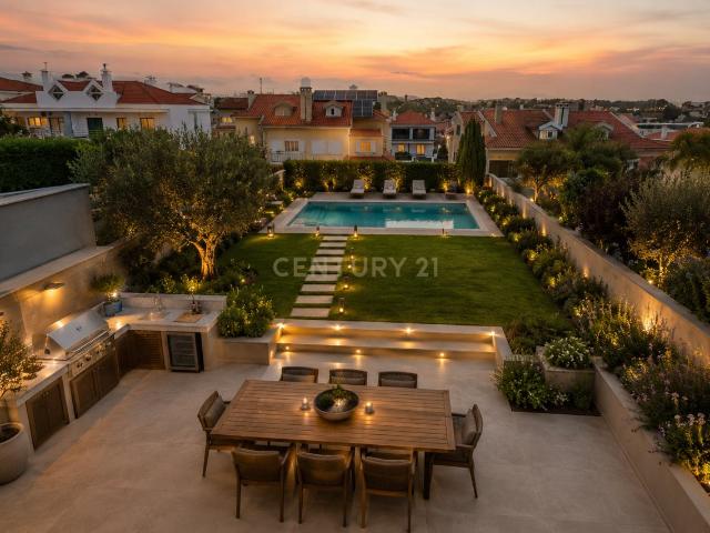 Luxuosa Moradia em Construção na Charneca de Caparica, Almad. m² Laranjeiro e Feijó