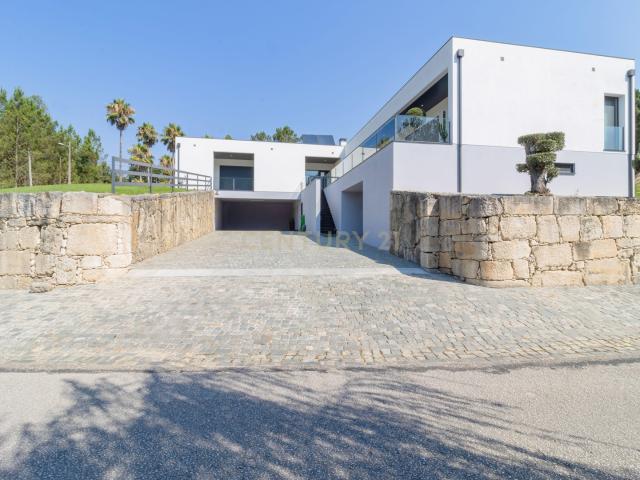 Luxuosa Moradia T3+1 | Pombal |