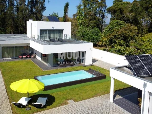 Luxuosa Moradia T3+1 para venda, situada em Eixo, Aveiro
