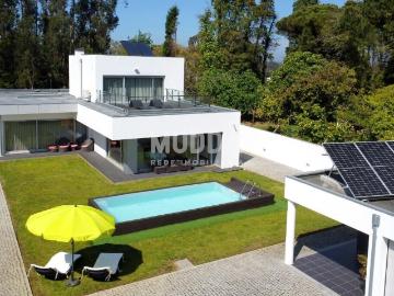 Luxuosa Moradia T3+1 para venda, situada em Eixo, Aveiro