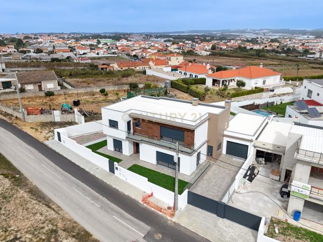 Luxuosa Moradia T4 com Vista Mar em Silveira, Torres Vedras