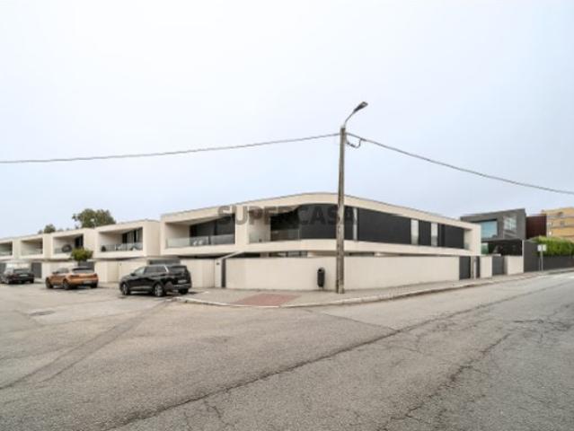 Luxuosa Moradia T4 a 150 metros da Praia Madalena
