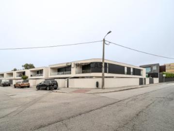 Luxuosa Moradia T4 a 150 metros da Praia Madalena
