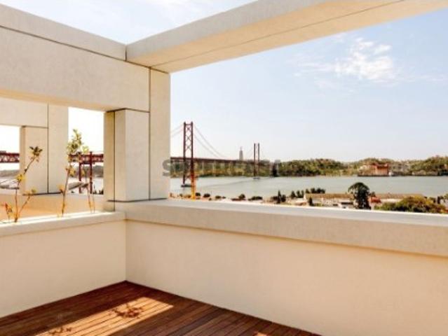 Luxuosa Moradia T4 em Alcântara, Lisboa