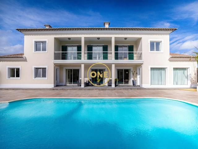 Moradia T5 com Anexo T1 | Piscina Privativa | Santana