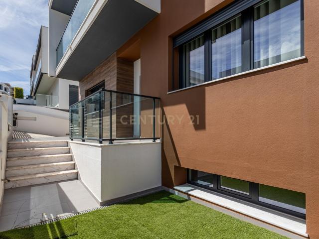 Luxuosa Moradia T5 em Odivelas com Vista Panorâmica