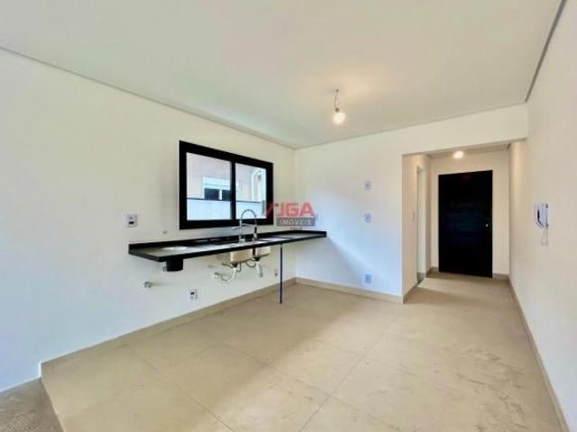 Luxuosa casa com piscina recém entregue em condomínio à venda no Jardim Prudência: 4 suítes, 2 sala