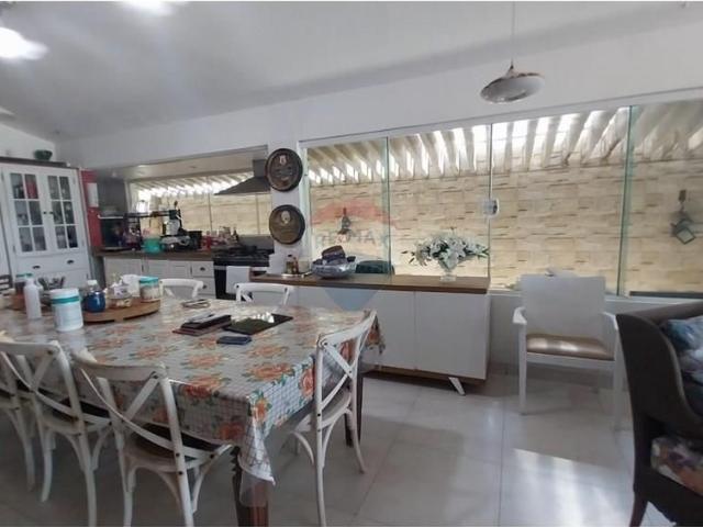 Luxuosa Casa de Praia em Enseada dos Corais