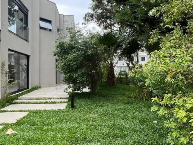 Luxuosa Casa no Condomínio Alpha II 850m² de Terreno com Vista p/ Mata