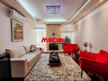 Luxuosa Casa no Jardim das Industrias! 408m² de Terreno!
