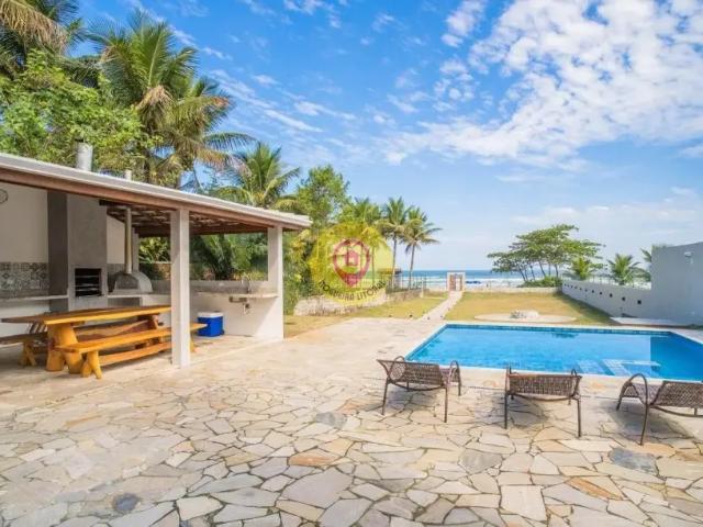 Luxuosa Propriedade à Beira Mar com Acesso Direto à Praia