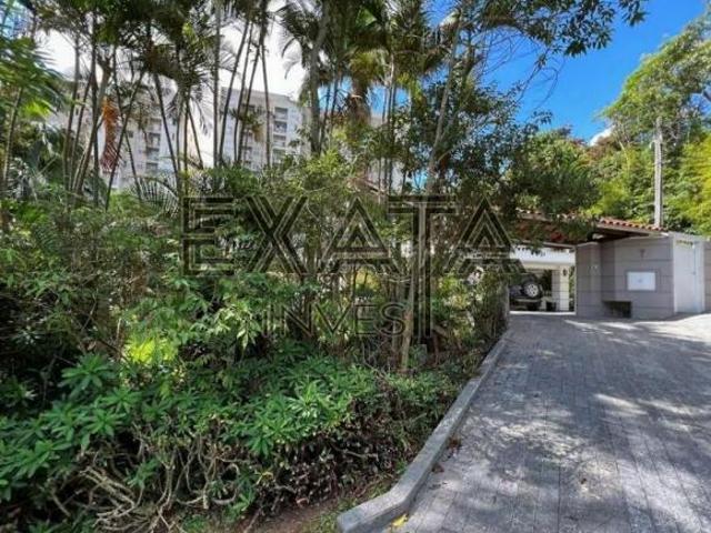 Luxuosa residência em condomínio à venda em Carapicuíba SP: 5 quartos, 2 suítes, 5 salas, 6 banheiro