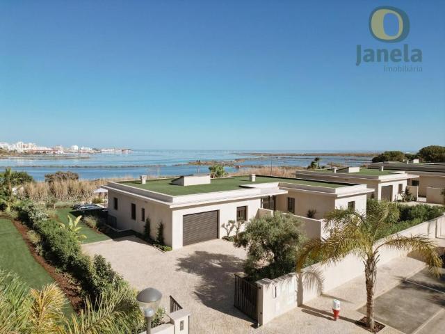 Luxuosa Residência em Faro, frente à Ria Formosa, com Adega. 190m² Montenegro