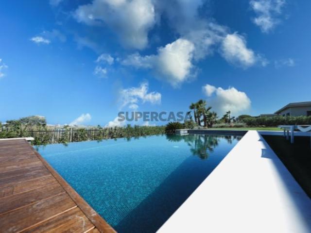 Luxuosa Residência em Faro, frente à Ria Formosa, com Adega, Hamman, Ginásio, Garagem, Piscina e Jardim