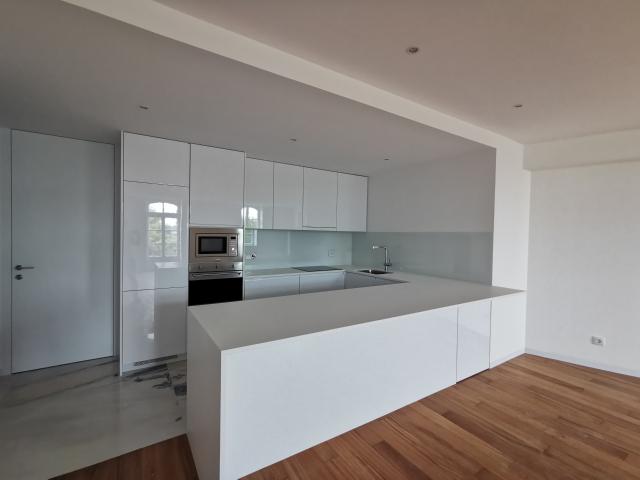 Luxuoso apartamento T2+1, para arrendamento, no Centro Histórico