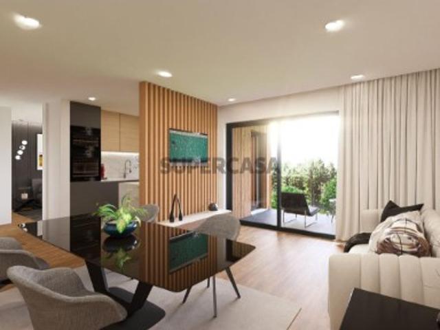 Luxuoso Apartamento T2 com terraço privativo, piscina comum e estacionamento, em Olhão