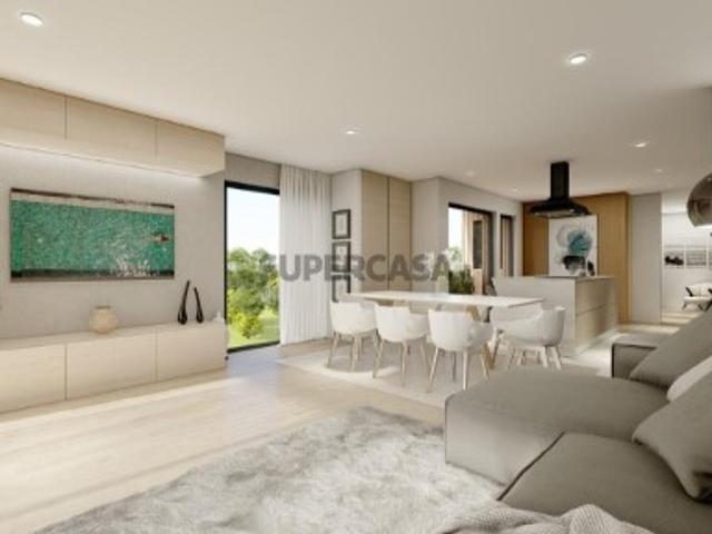 Luxuoso Apartamento T3 com terraço privativo, piscina comum e estacionamento, em Olhão