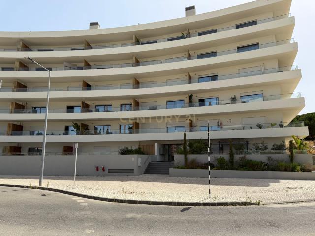 Luxuoso Apartamento T3 com Vista Rio com parqueamento no Seixal