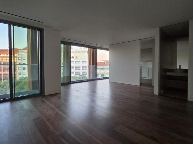 Luxuoso apartamento T3 para arrendar nas Avenidas Novas