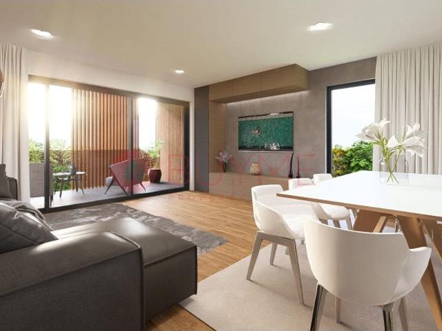Luxuoso Apartamento T3, terraço privativo, piscina comum e estacionamento, em Olhão