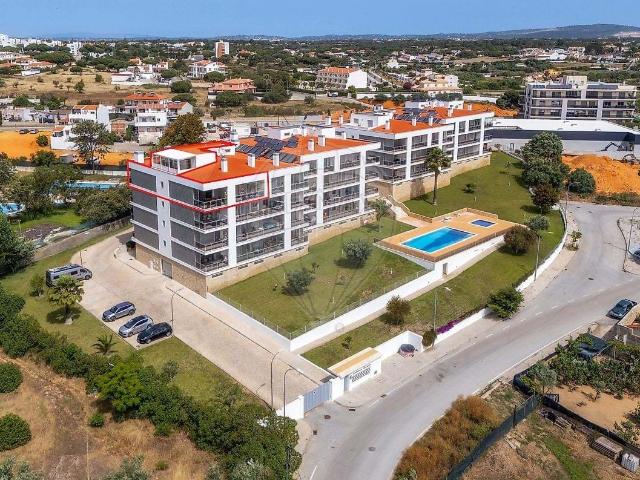 Luxuoso apartamento T3 + 1, duplex no ultimo piso, num condo. 211m² Quarteira