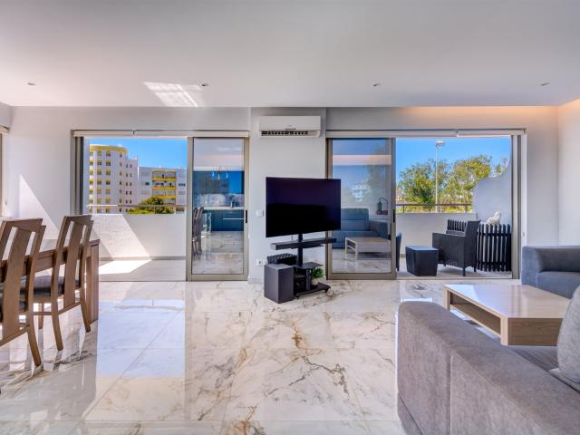 Luxuoso T1 Duplex com Ampla Terraço Solar e Piso Multifuncio. 61m² Portimão