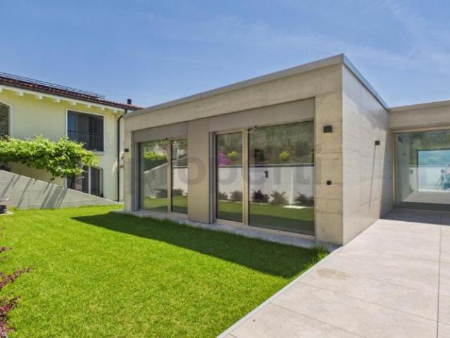 Luxus und Eleganz: Exklusives 4.5 Zimmer Attikageschoss mit Pool in Brione sopra Minusio