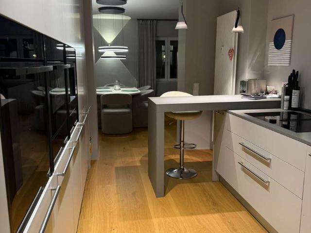Luxus vom Feinsten. Direkt vom Eigentümer. Mit großem Balkon und PKW Stellplatz
