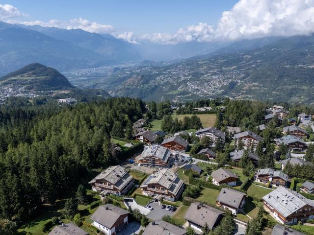 Elegantes Erdgeschoss in Crans Montana