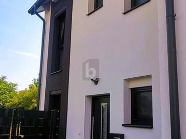 Luxus Haus mit 5 Zimmer zu verkaufen in Götzendorf an der Leitha, Österreich