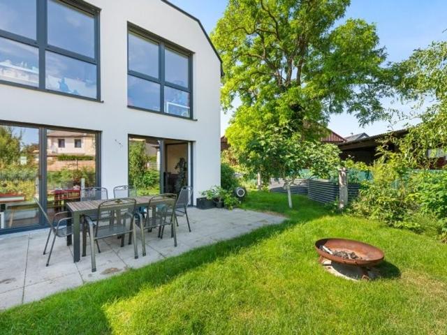Luxus Haus mit 5 Zimmer zu verkaufen in Groß Enzersdorf, Österreich