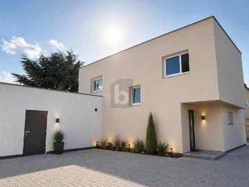 Luxus Haus mit 5 Zimmer zu verkaufen in Neufeld an der Leitha, Österreich