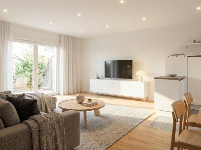 Luxus Haus mit 6 Zimmer zu verkaufen in Köpenickerstraße, 147d, Berlin