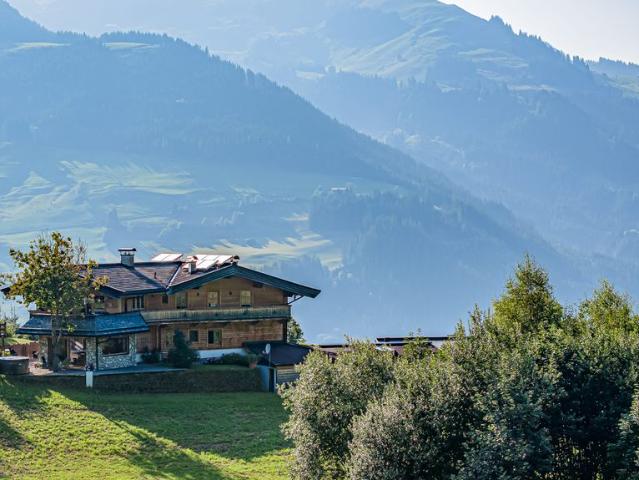 Luxus Haus mit 7 Zimmer zu verkaufen in Aurach, Tirol