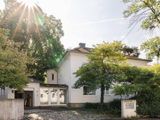 Luxus Haus mit 9 Zimmer zu verkaufen in Sankt Valentin, Niederösterreich